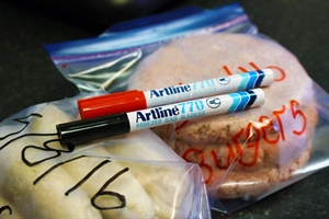 Artline Frysemarker 770 sort